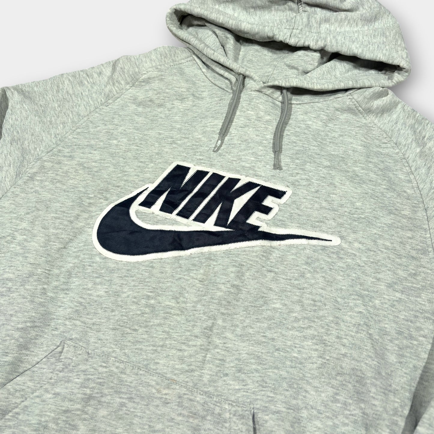 NIKE | GREY EMBROIDERED SWOOSH HOODIE (L)
