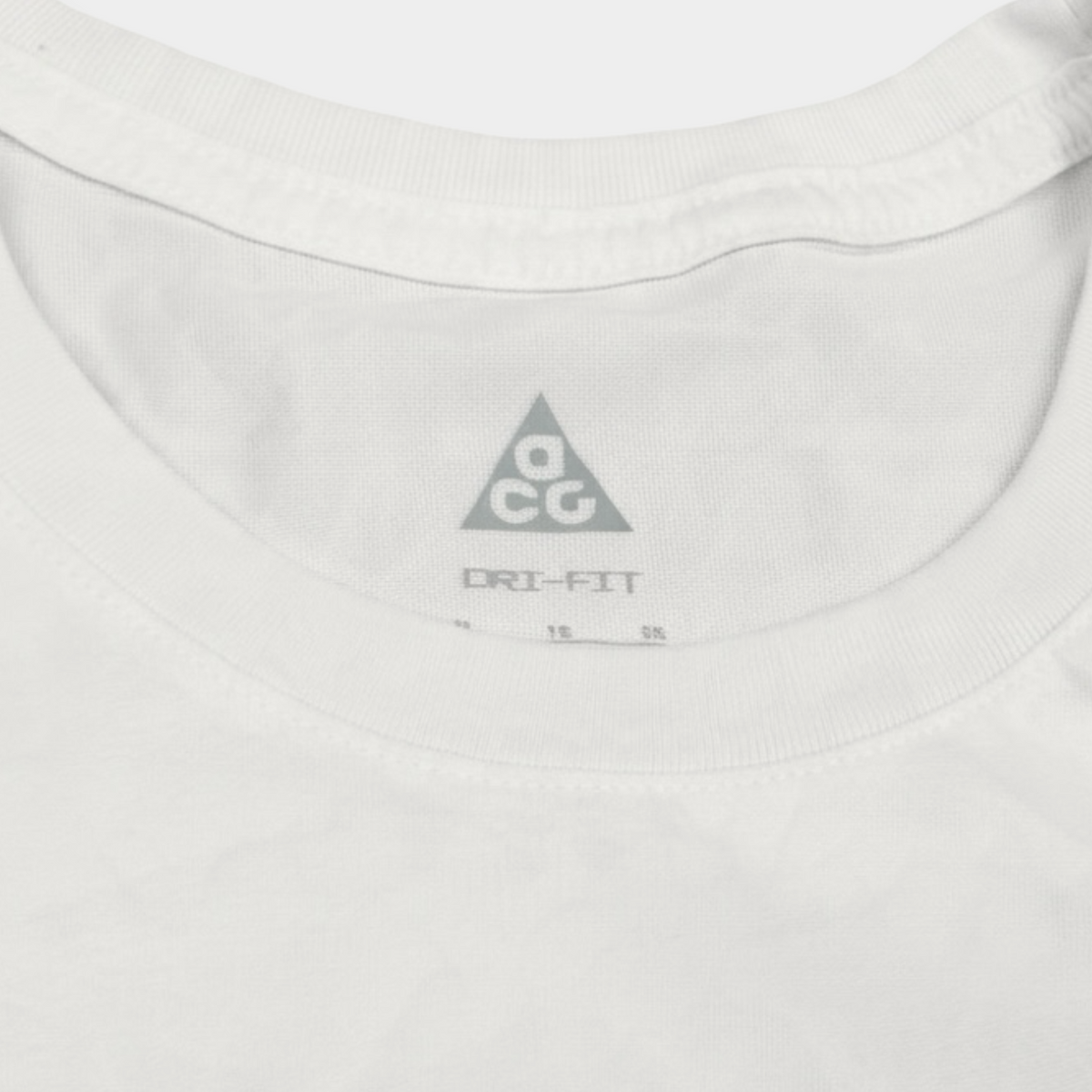 NIKE ACG | WHITE PRINTED T-SHIRT (XL)