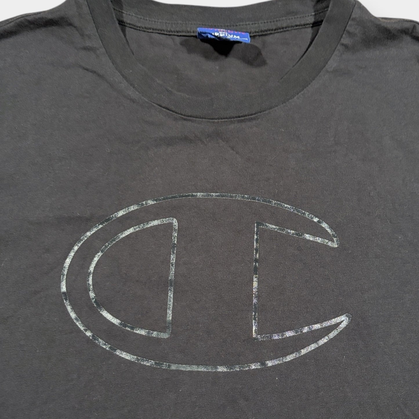 CHAMPION | BLACK SPELLOUT TEE (M)