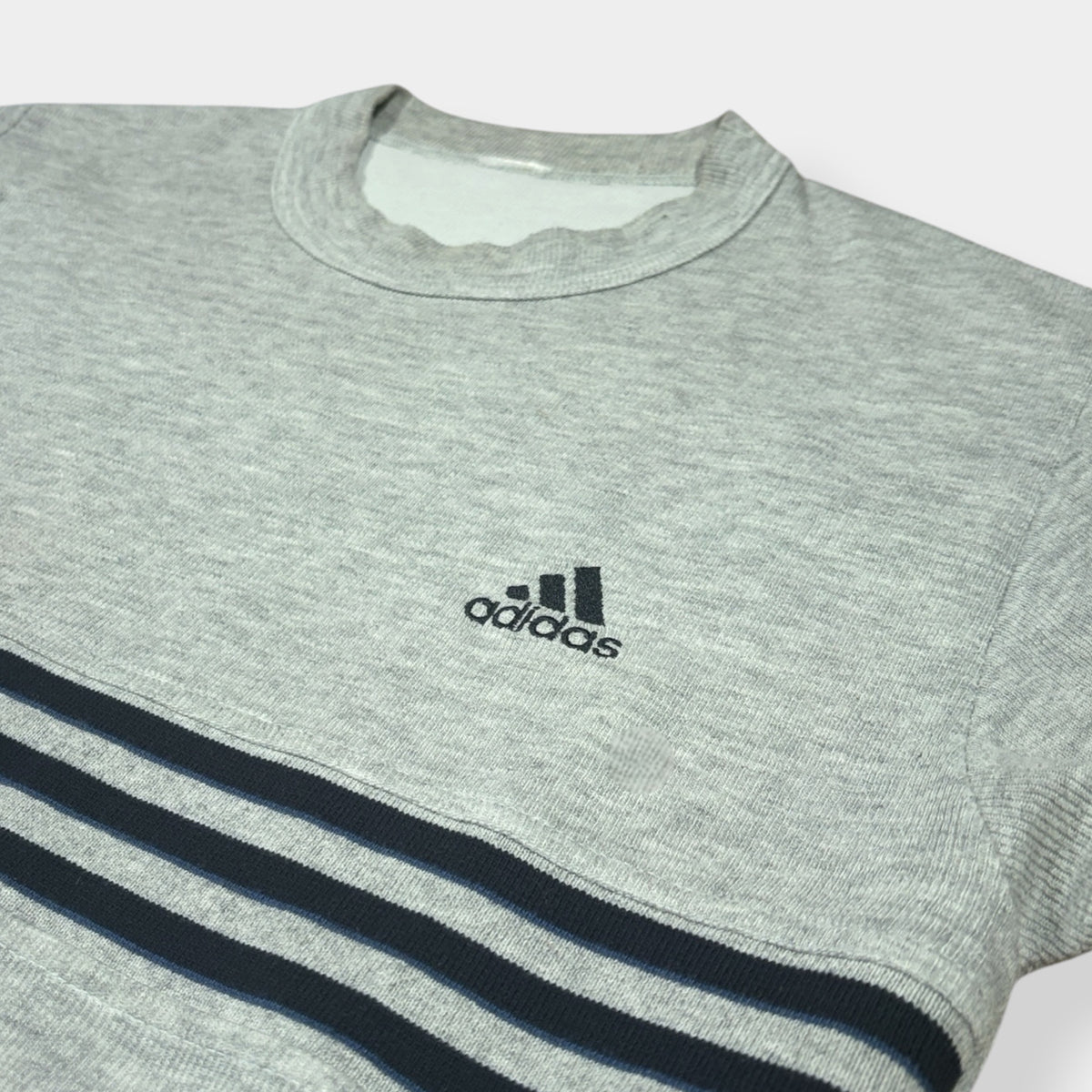 ADIDAS | 90s VINTAGE HEAVY EMBROIDERED TEE (L)