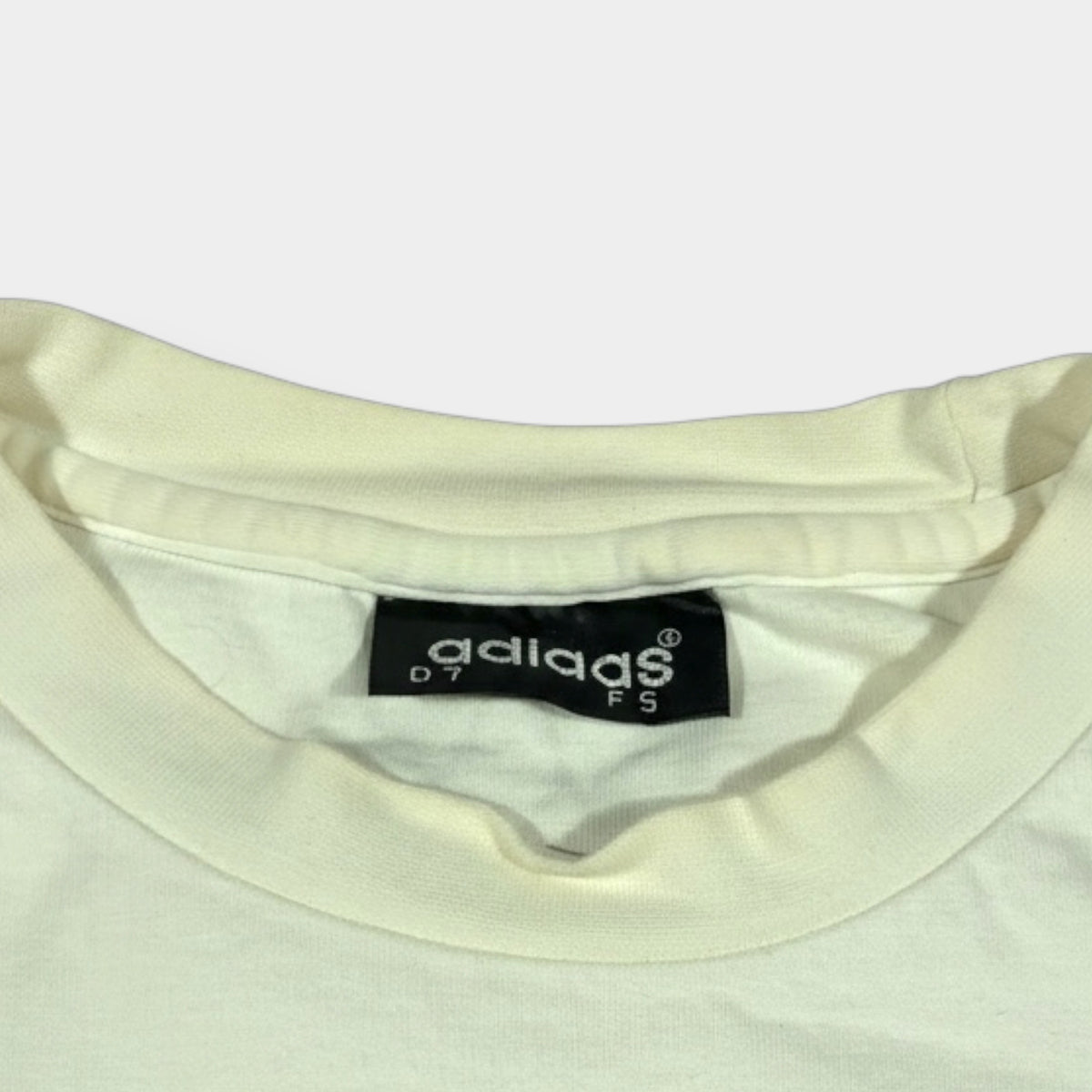 ADIDAS | 2000s BASKETBALL SLEEVED SPELLOUT TEE (XXL)