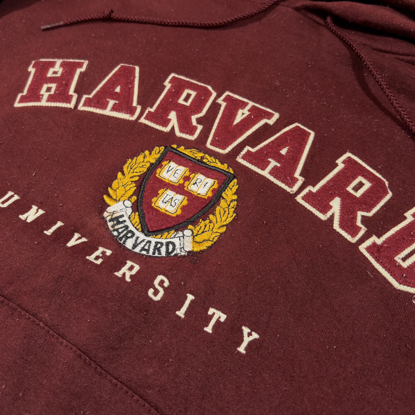 CHAMPION | VINTAGE BURGUNDY HARVARD UNIVERSITY HOODIE (S)