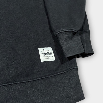 STUSSY | BLACK GOTHIC SPELLOUT SWEATSHIRT (M)