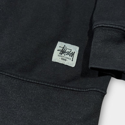 STUSSY | BLACK GOTHIC SPELLOUT SWEATSHIRT (M)