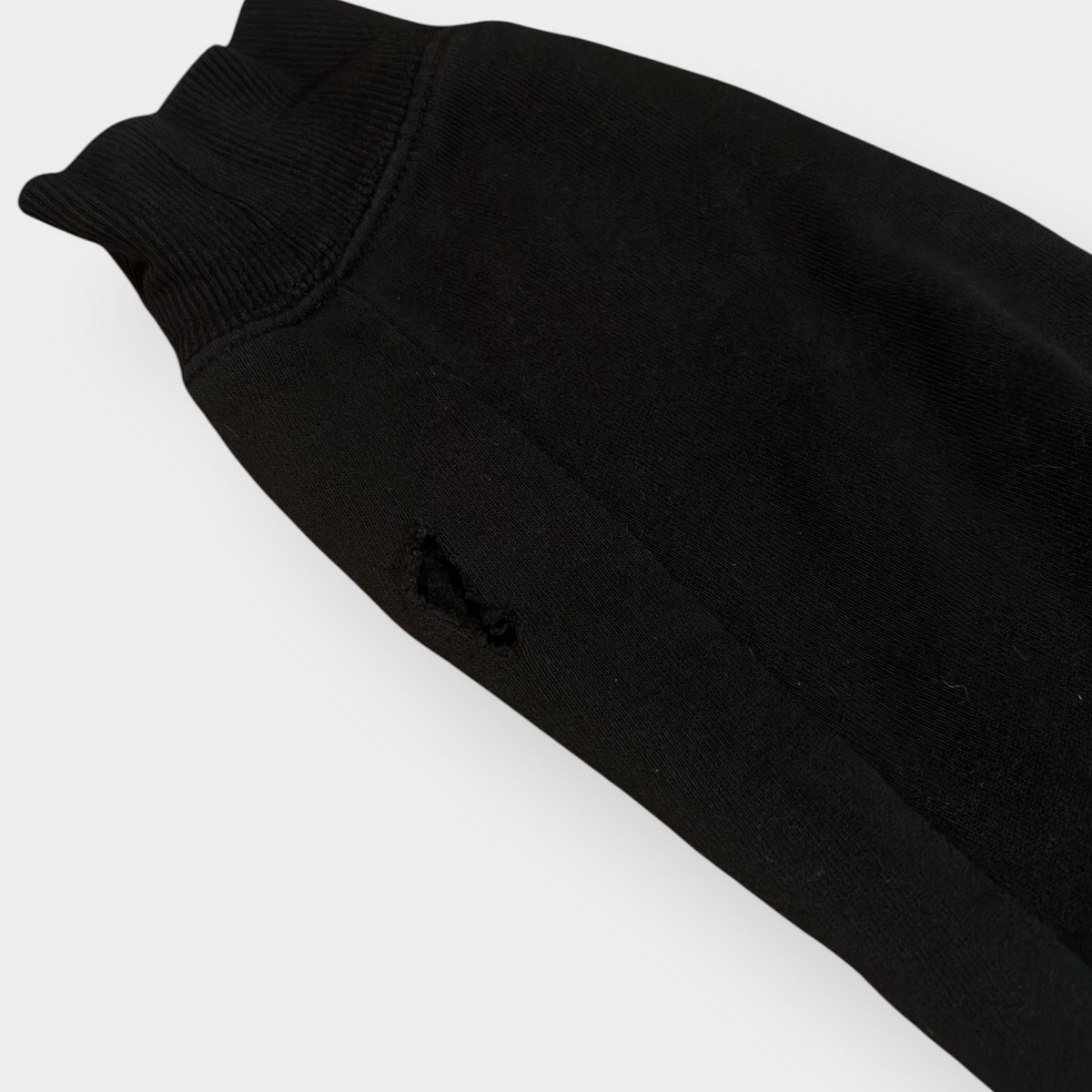 STUSSY | BLACK SPELLOUT GRAPHIC SWEATSHIRT (L)