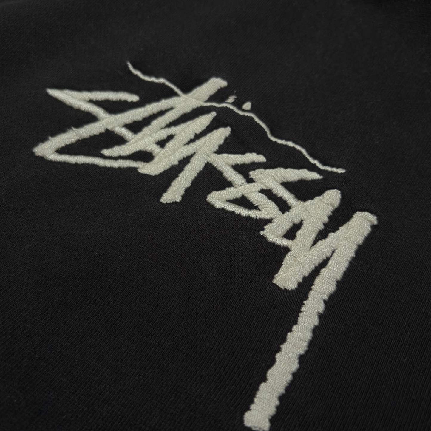 STUSSY | BLACK EMBROIDERED LOGO HOODIE (M)