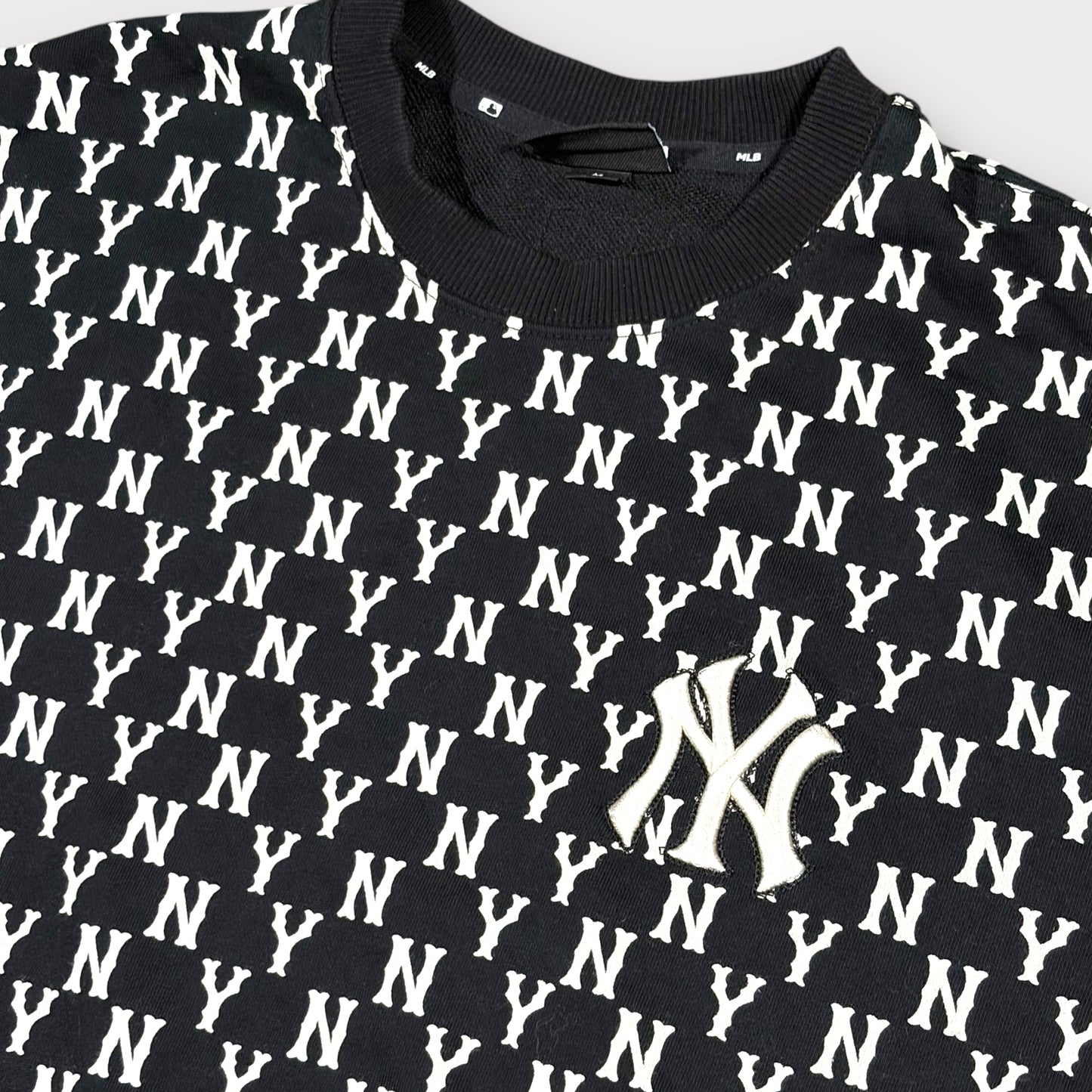 NEW YORK YANKEES MONOGRAM SWEATSHIRT (M)