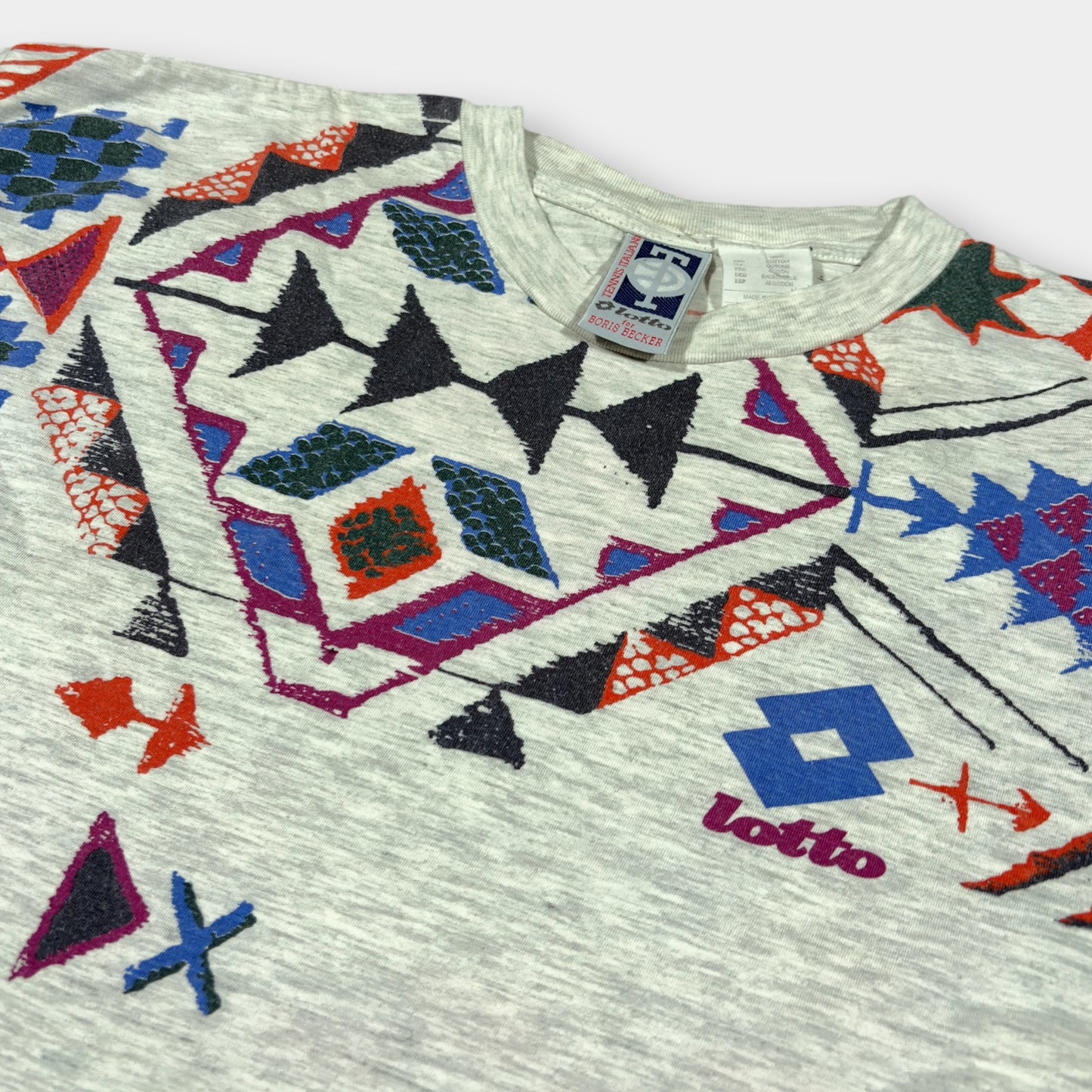 LOTTO X BORIS BECKER | 1990s ATP TOUR GREY FUNKY PATTERN PRINT TEE (XL)