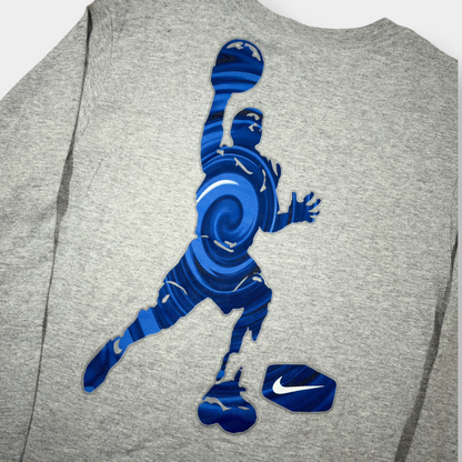 NIKE | 2000s VINTAGE GREY LONG SLEEVE BASKETBALL GRAPHIC TEE (M YOUTH)