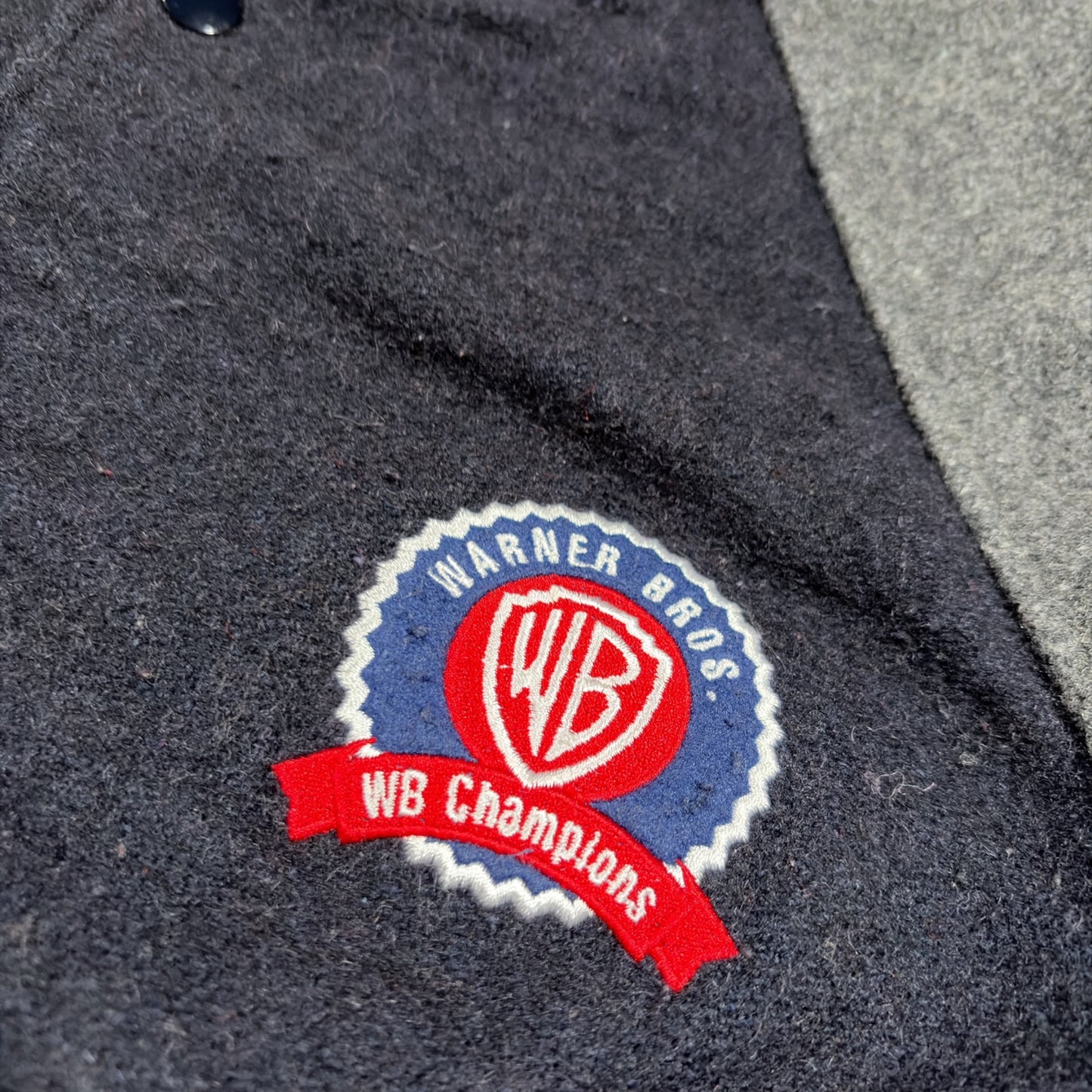 WARNER BROS | 1999 VINTAGE GREY LOONEY TUNES VARSITY JACKET (M)