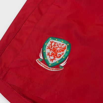 UMBRO | 2010-2011 WALES FOOTBALL SHORTS (S)