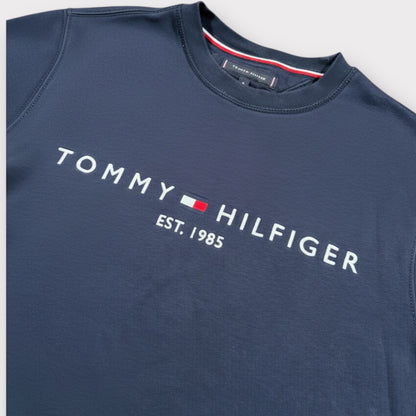 TOMMY HILFIGER SPELLOUT SWEATSHIRT (M)