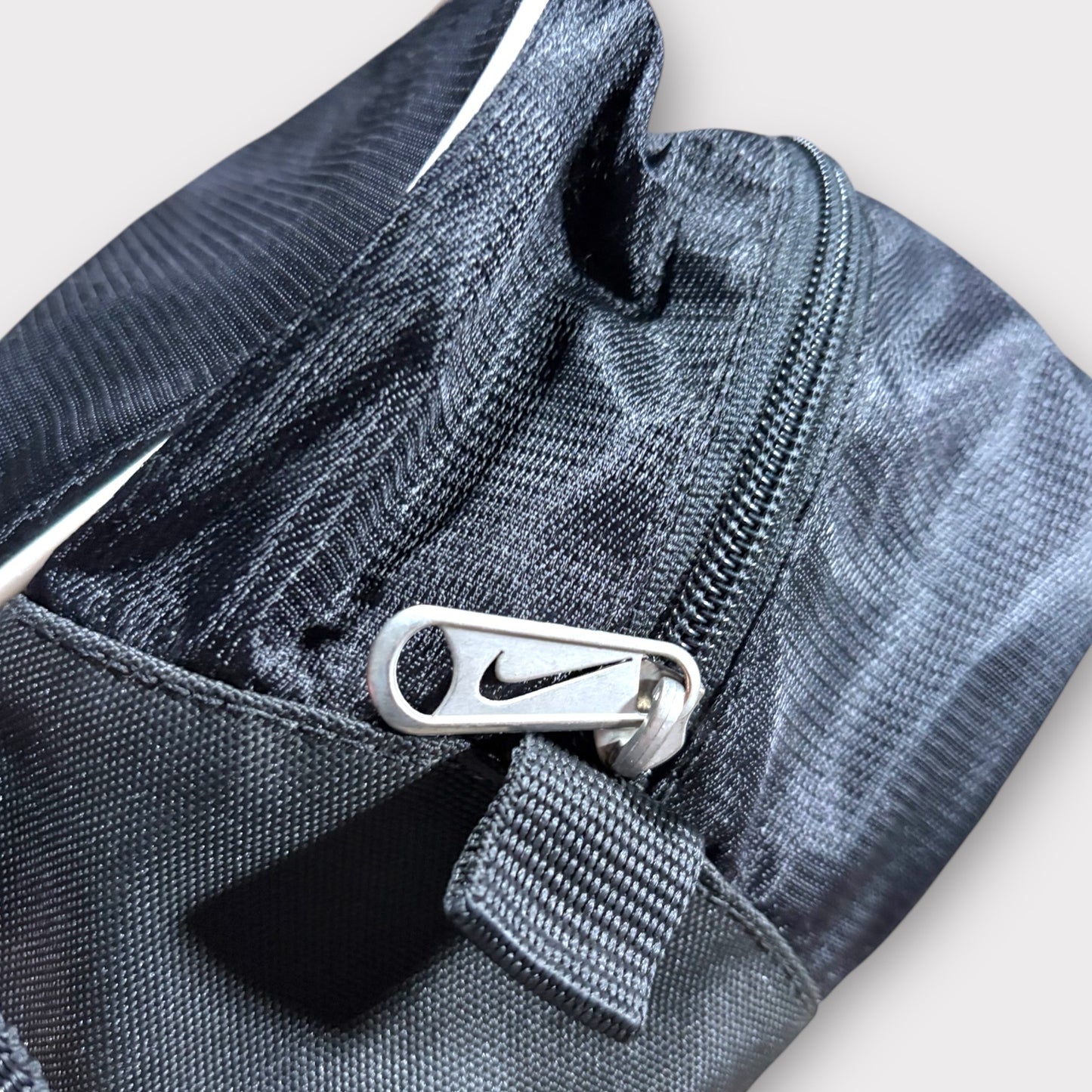 NIKE SWOOSH RETRO BOOT BAG