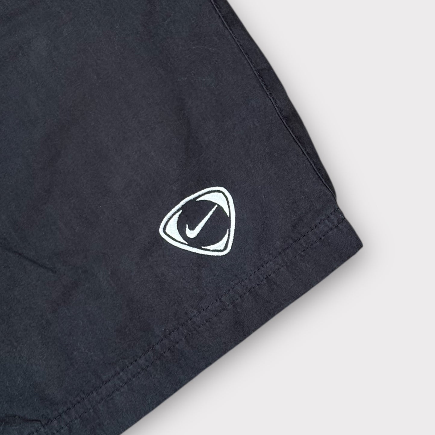 NIKE | Y2K VINTAGE 3/4 LENGTH SHORTS (M)
