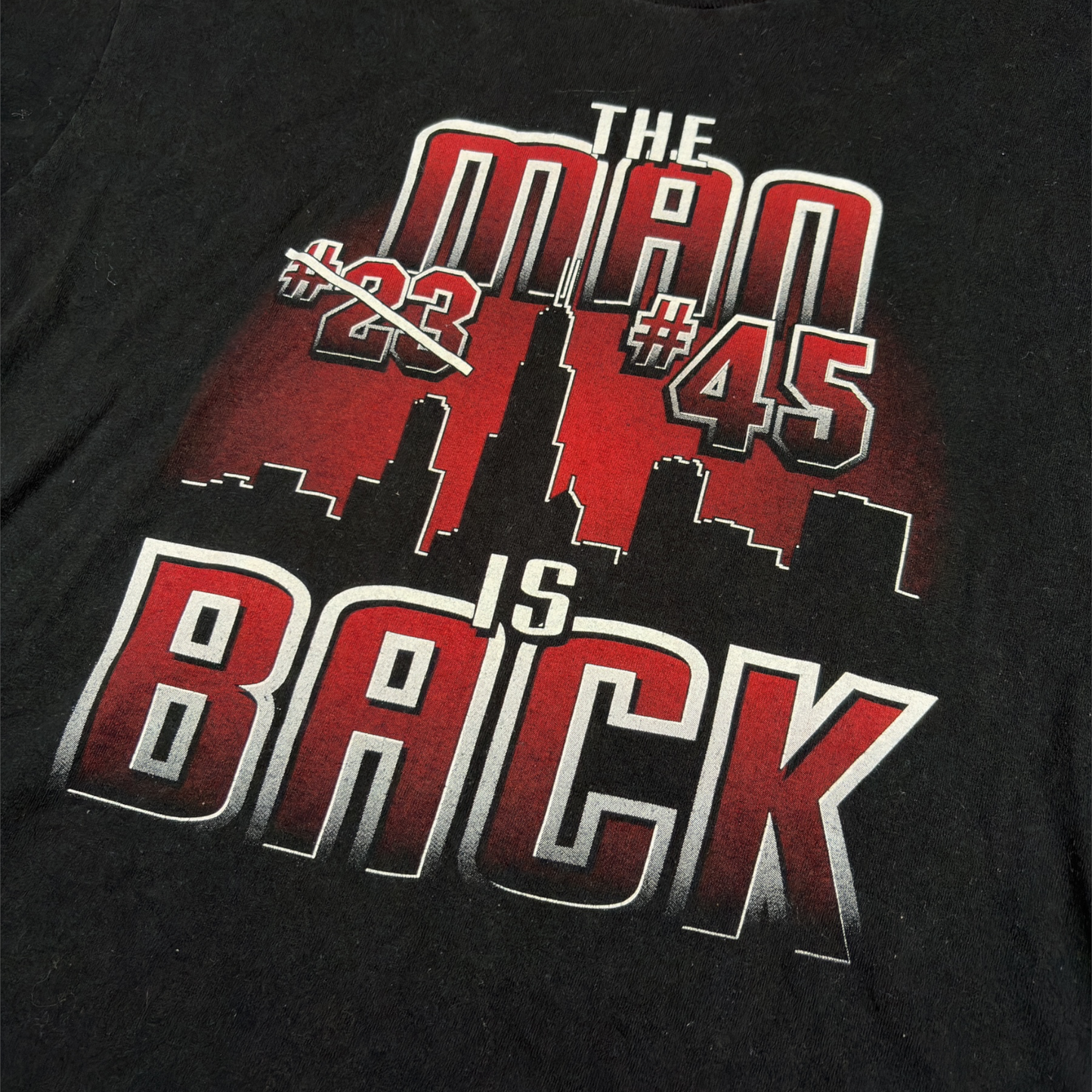 SALEM SPORTS | 1990s VINTAGE MICHAEL JORDAN “THE MAN IS BACK” GRAPHIC SINGLE STITCH TEE (XL)
