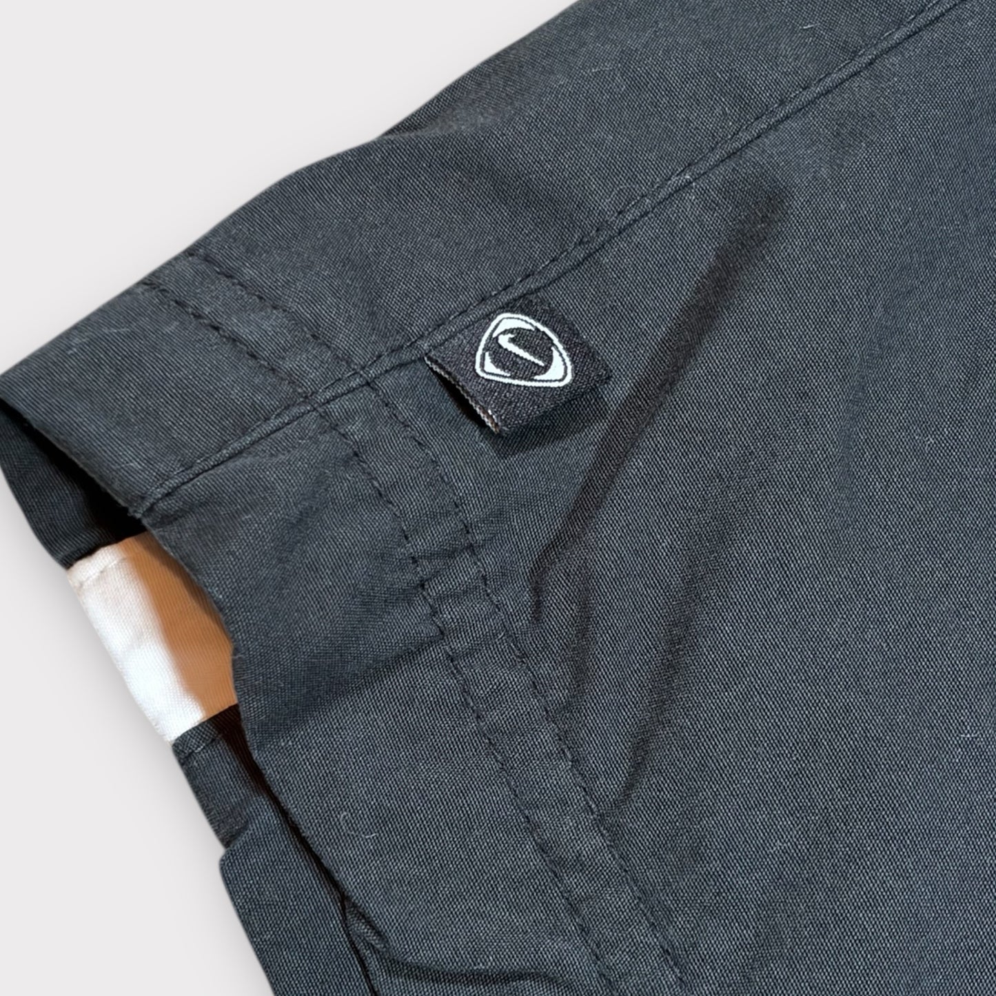 NIKE | Y2K VINTAGE 3/4 LENGTH SHORTS (M)