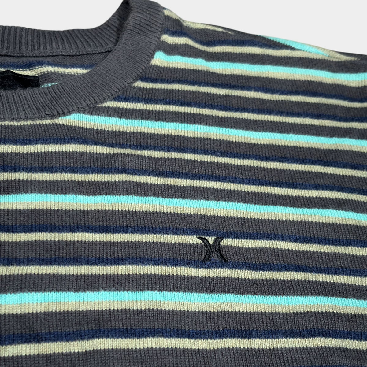 HURLEY | Y2K MULTICOLOURED STRIPED SURF SWEATSHIRT (M)