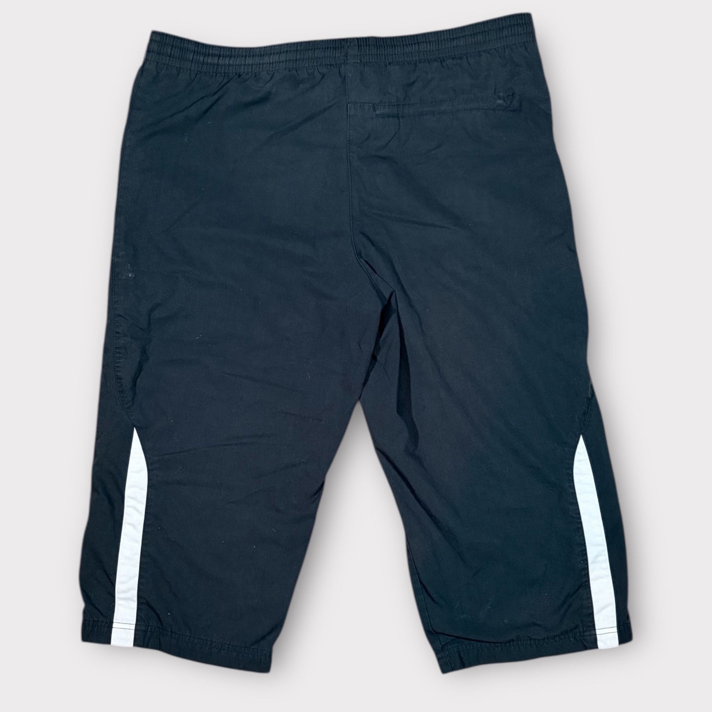 NIKE | Y2K VINTAGE 3/4 LENGTH SHORTS (M)