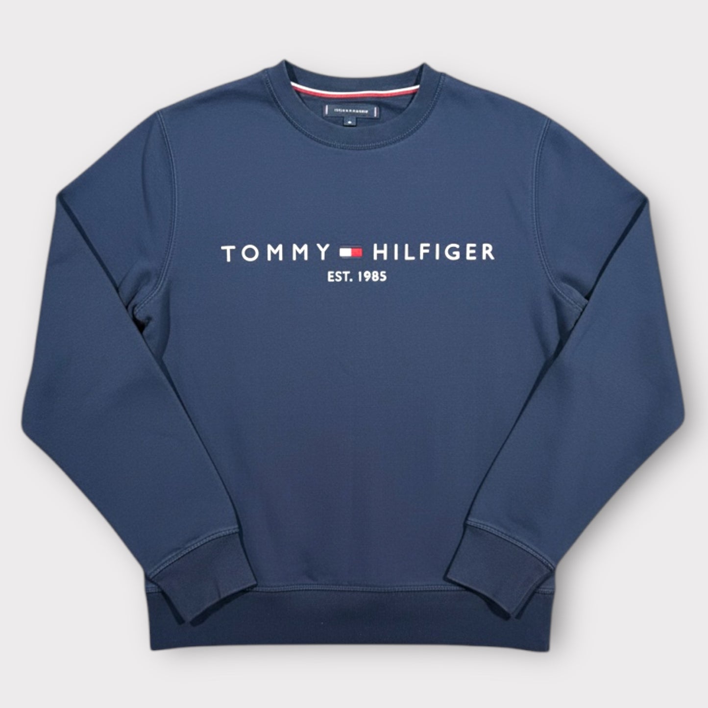 TOMMY HILFIGER SPELLOUT SWEATSHIRT (M)