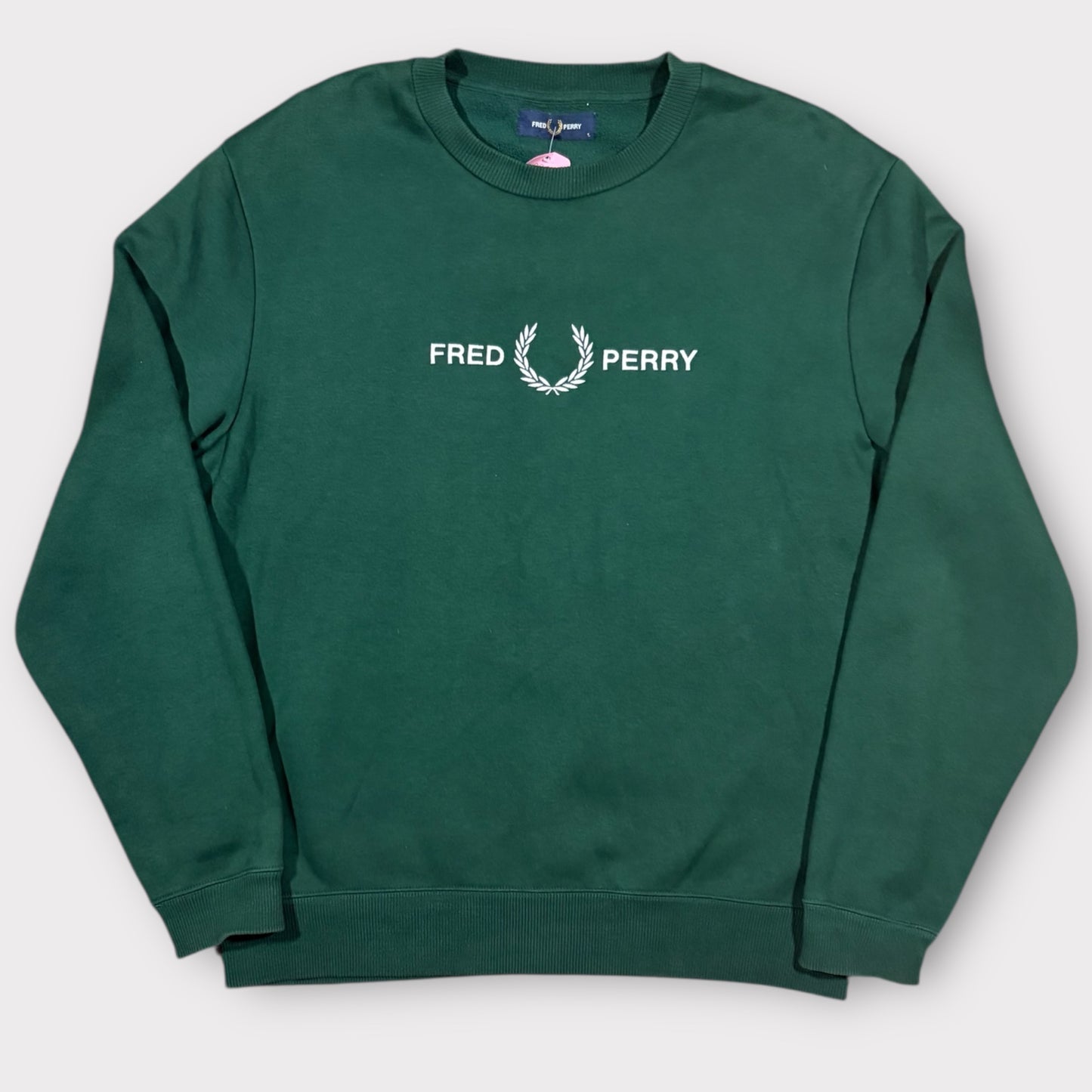 FRED PERRY EMBROIDERED SPELLOUT SWEATSHIRT (L)