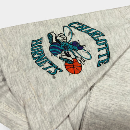 NBA x CHARLOTTE HORNETS | 90s VINTAGE GREY SINGLE STITCH GRAPHIC TEE (M)
