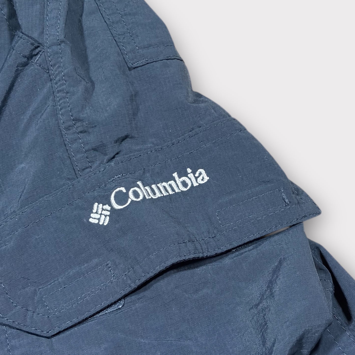 COLUMBIA | GORPCORE CARGO SHORTS (W36)