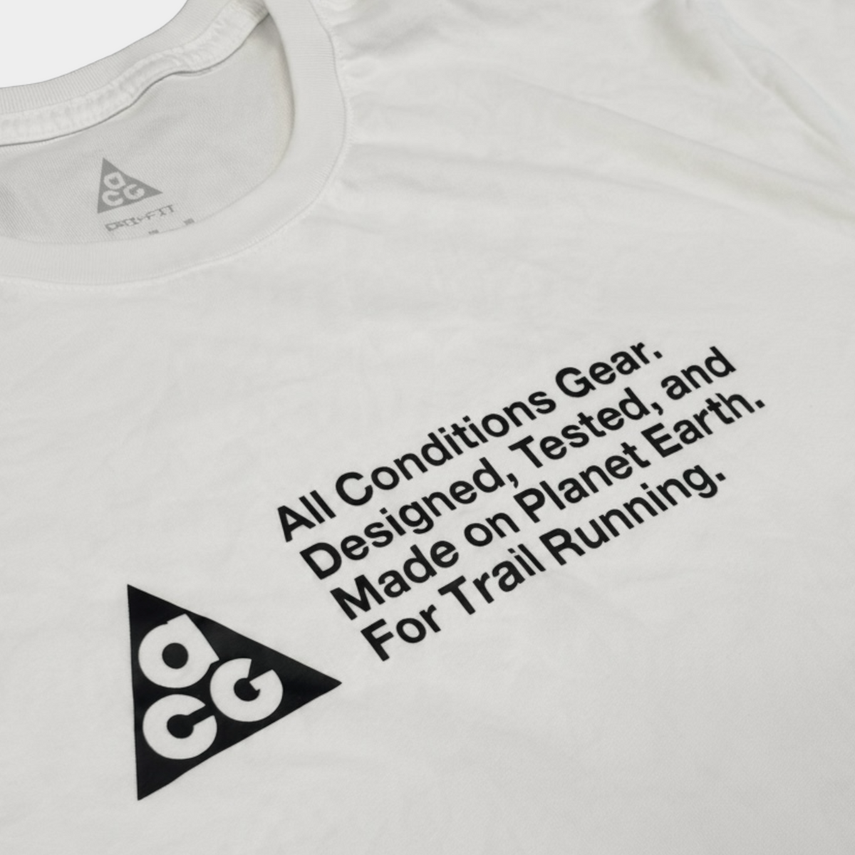 NIKE ACG | WHITE PRINTED T-SHIRT (XL)