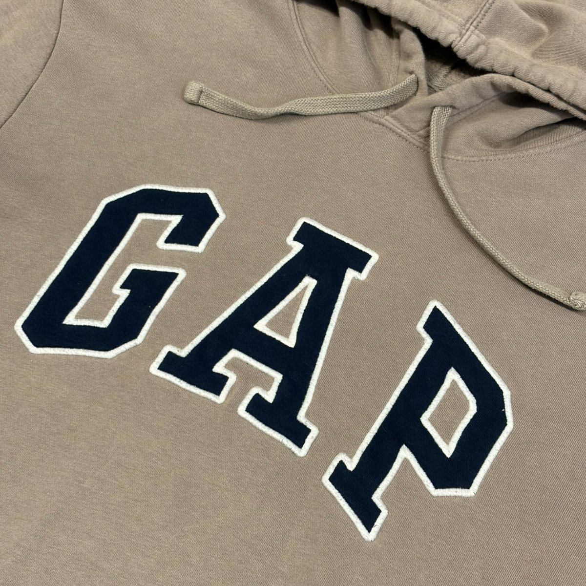 GAP | 00s LIGHT BROWN EMBROIDERED HOODIE (L)