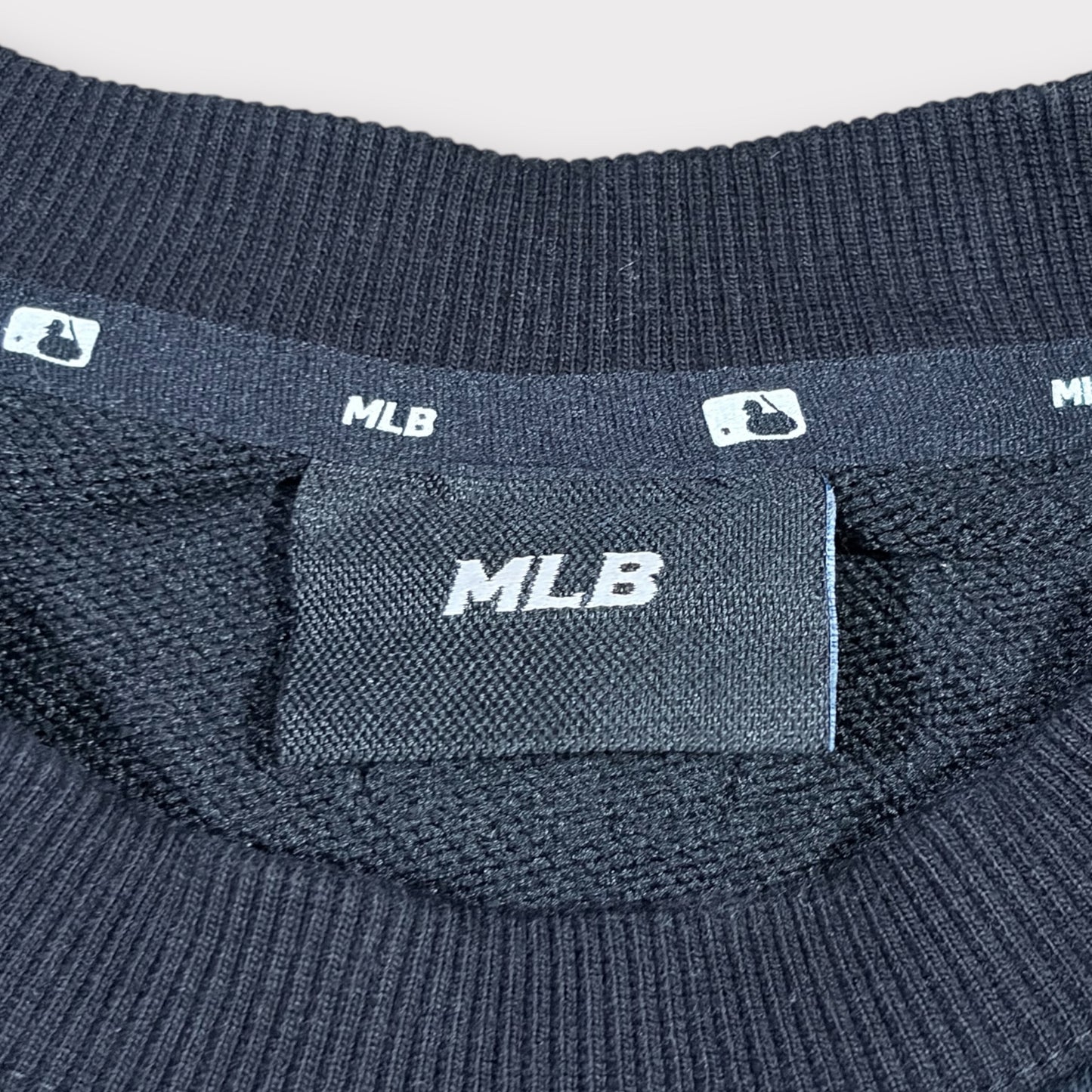 NEW YORK YANKEES MONOGRAM SWEATSHIRT (M)