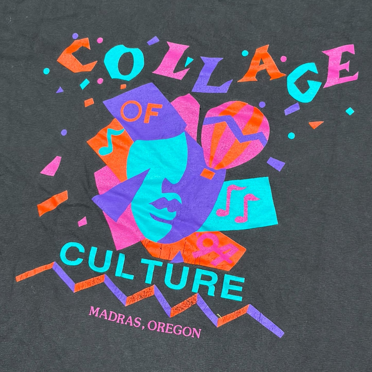 90s VINTAGE COLLAGE OF CULTURE SINGLE STITCH GRAPHIC TEE (L)