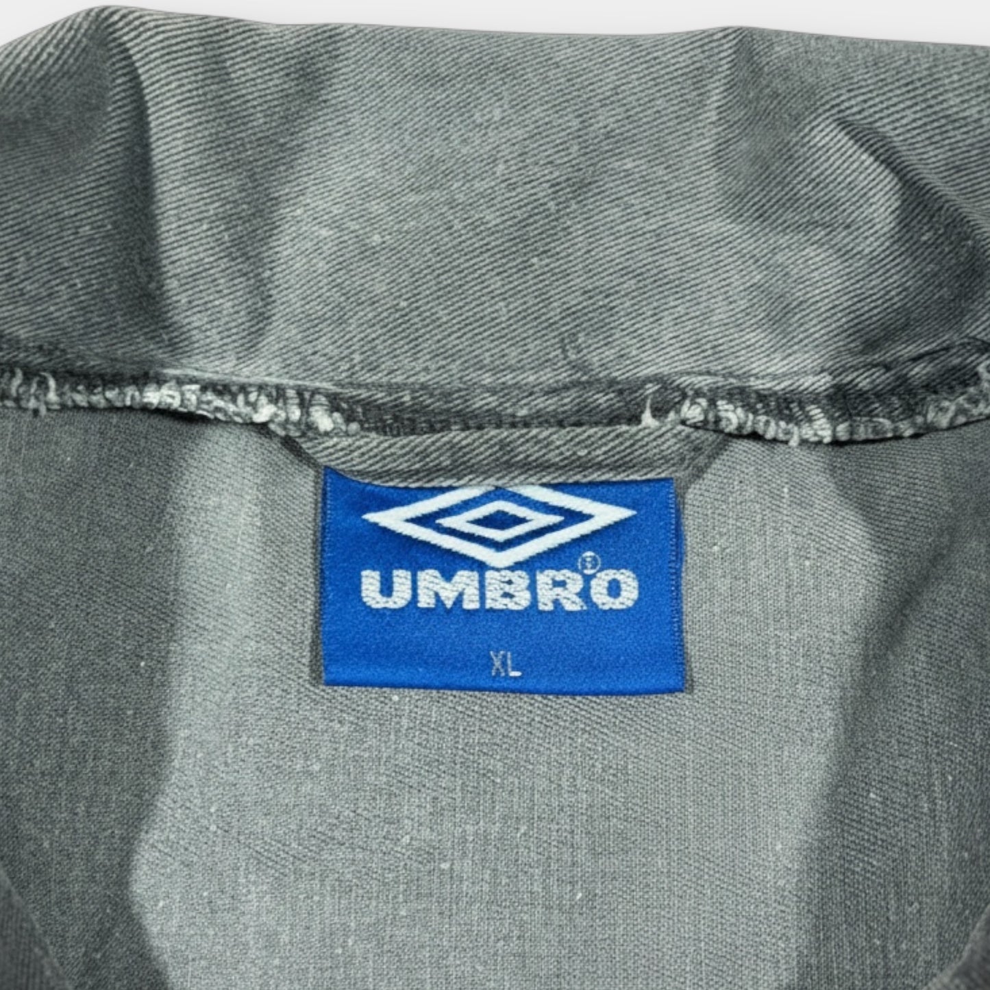 UMBRO | 1990s VINTAGE PRO TRAINING DRILL PULLOVER TOP IN GREY (XL)