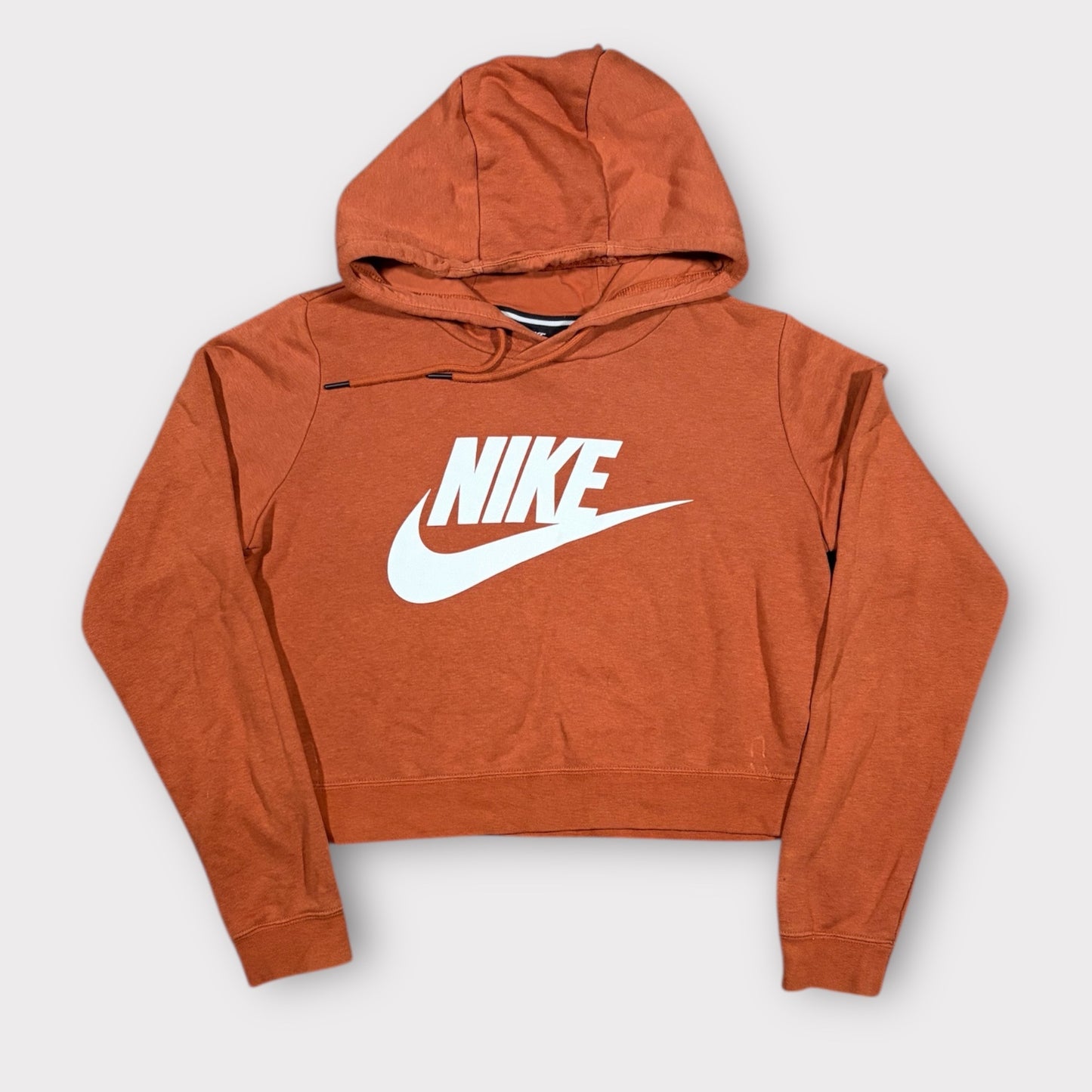 NIKE CROPPED SPELLOUT SWEATSHIRT (S)