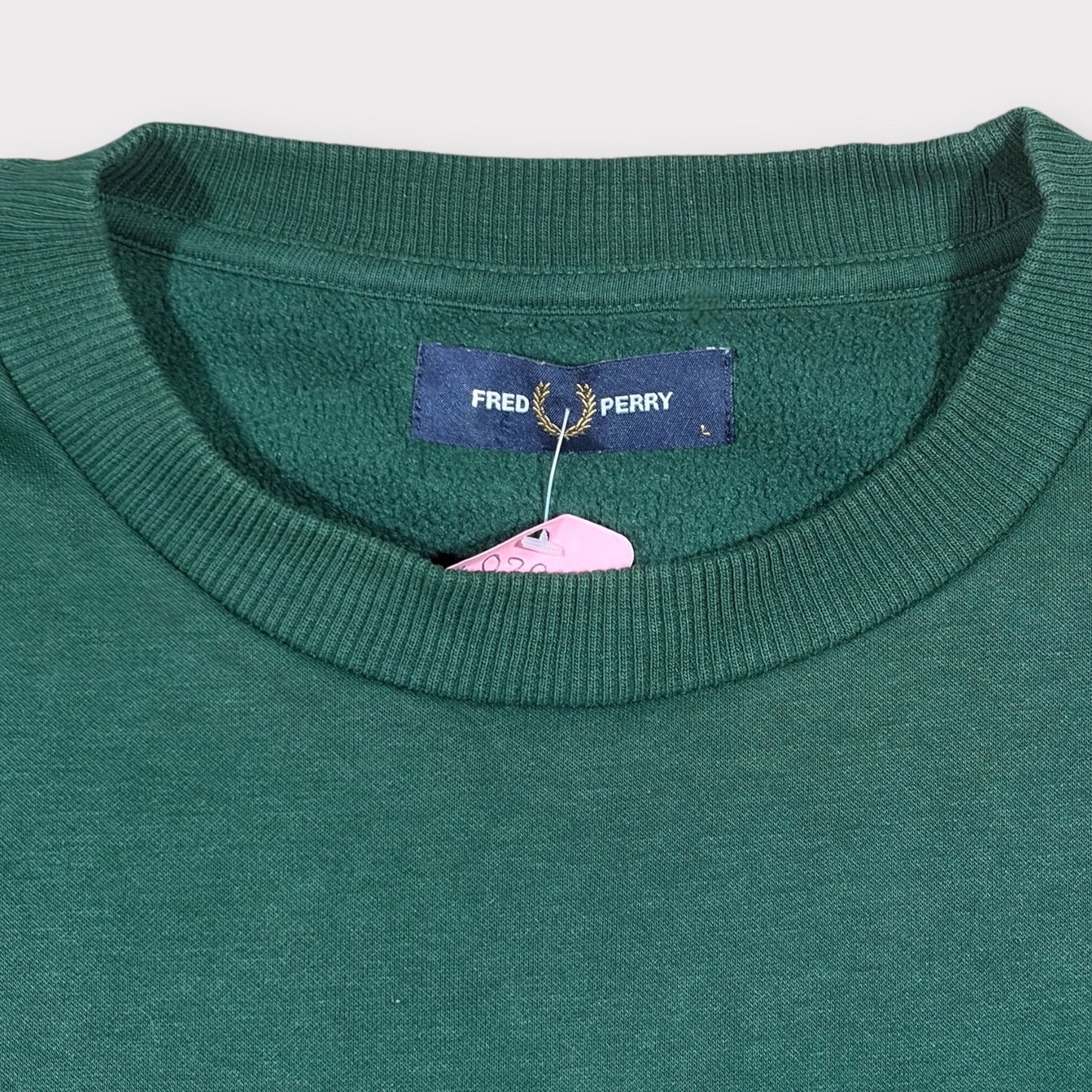 FRED PERRY EMBROIDERED SPELLOUT SWEATSHIRT (L)