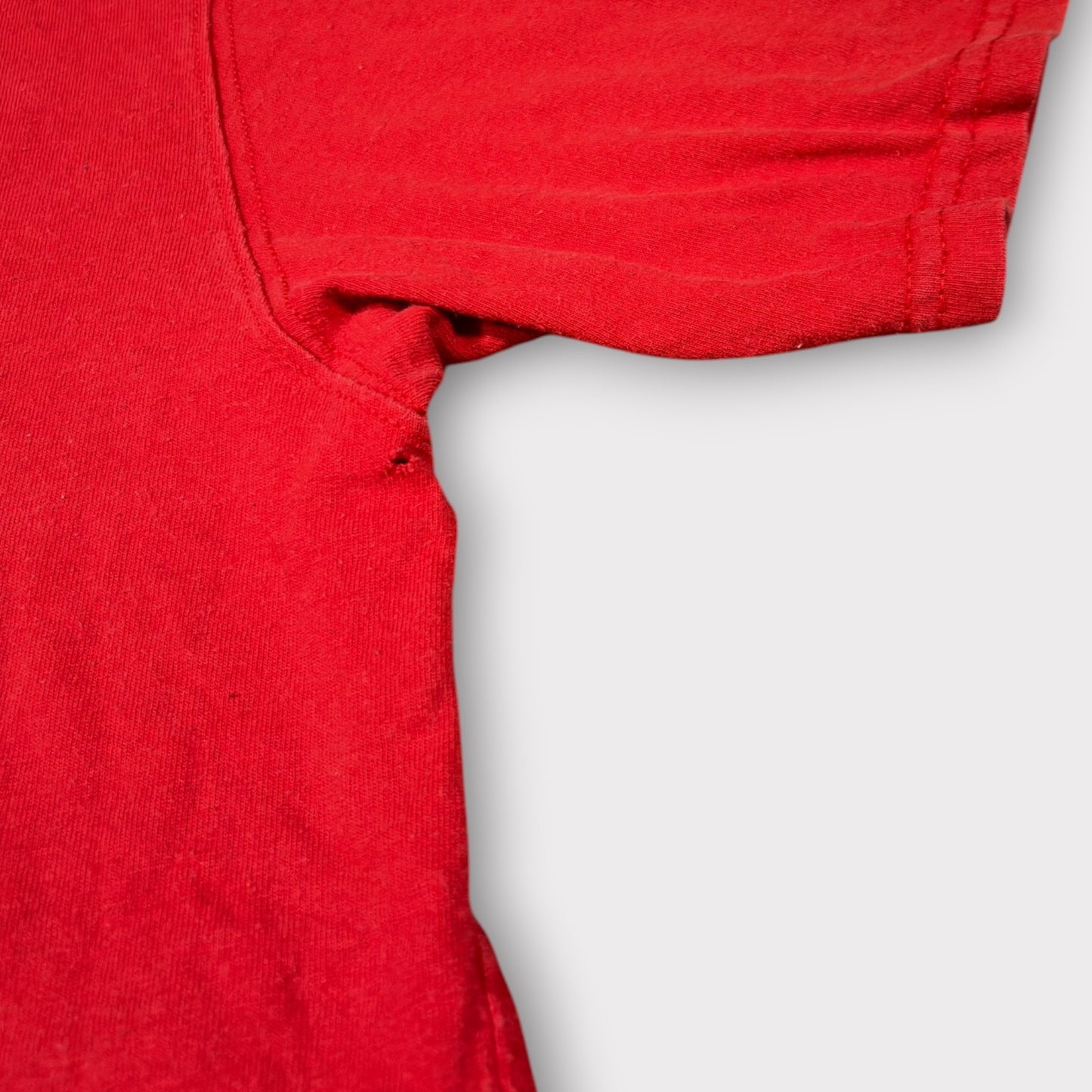 AVIREX | VINTAGE SPELLOUT LOGO GRAPHIC TEE IN RED (XL)