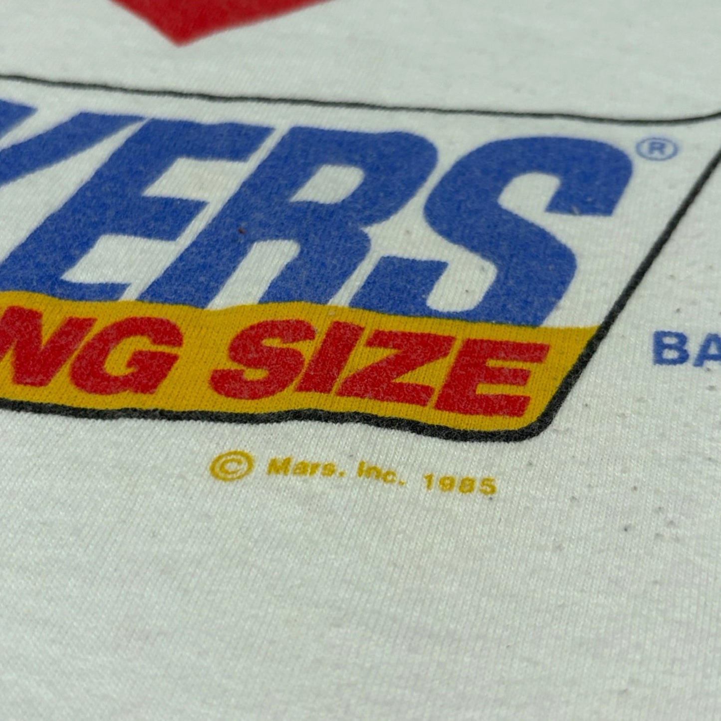 SNICKERS | 1985 VINTAGE SINGLE STITCH GRAPHIC TEE (M)