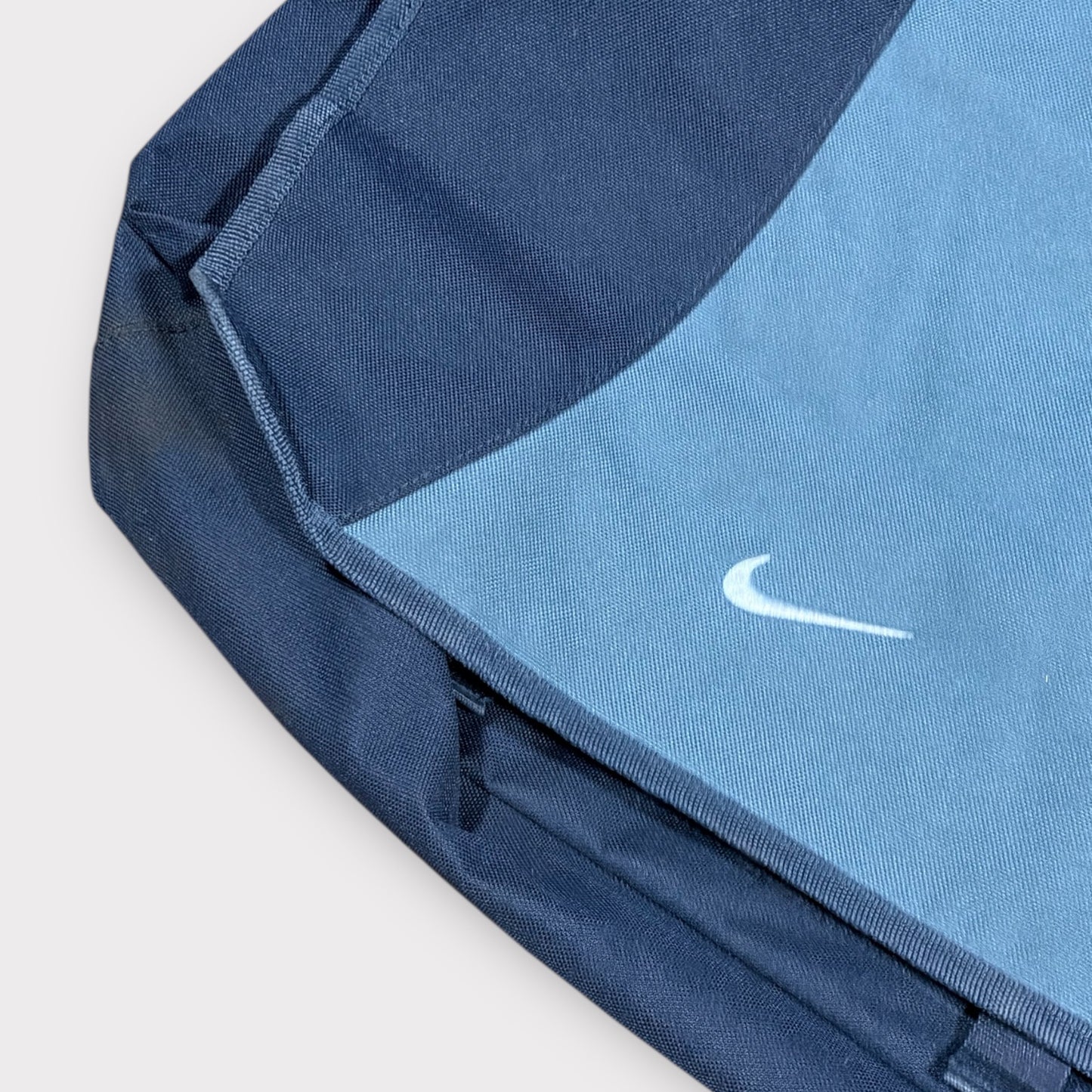 NIKE 00s SWOOSH MESSENGER BAG