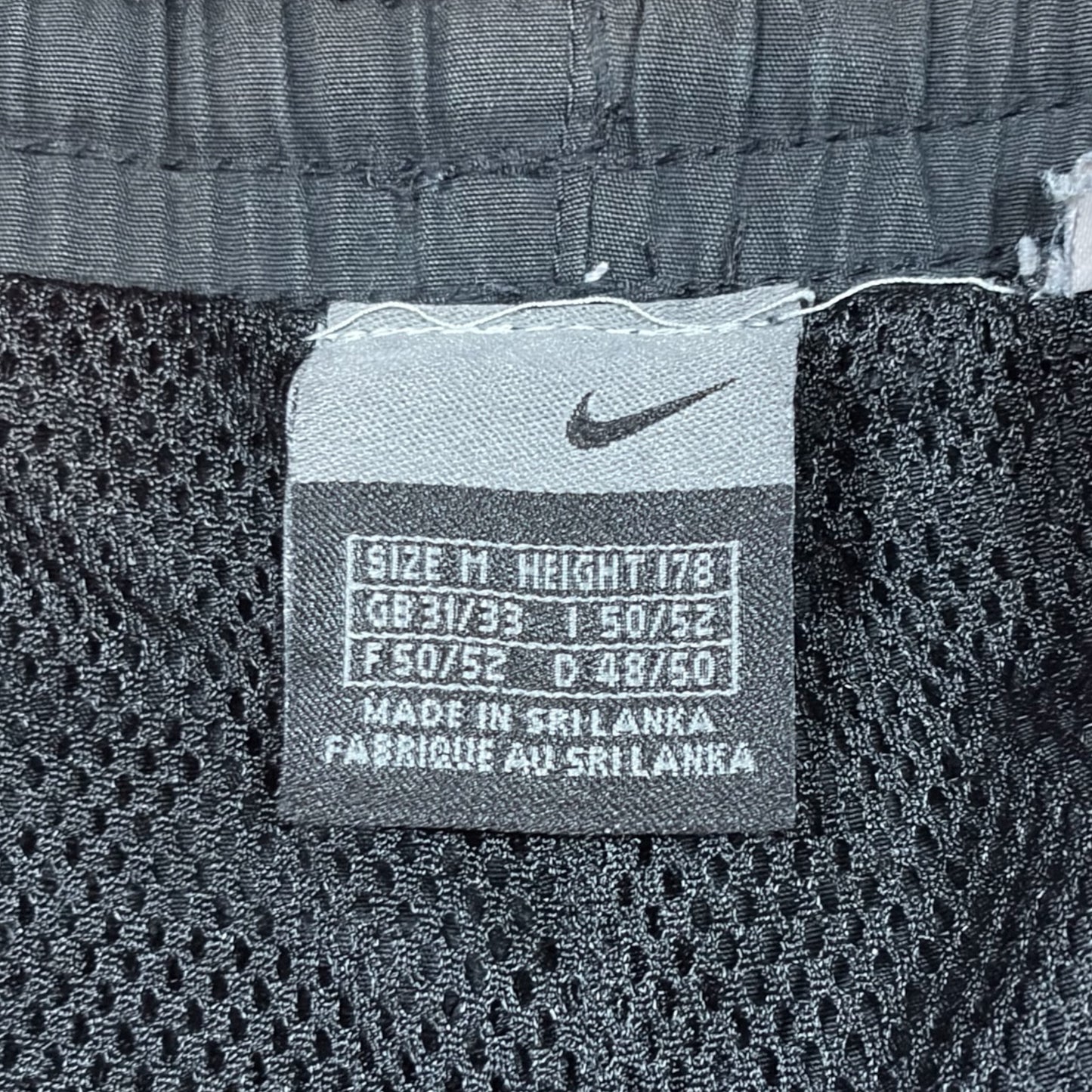 NIKE | Y2K VINTAGE 3/4 LENGTH SHORTS (M)