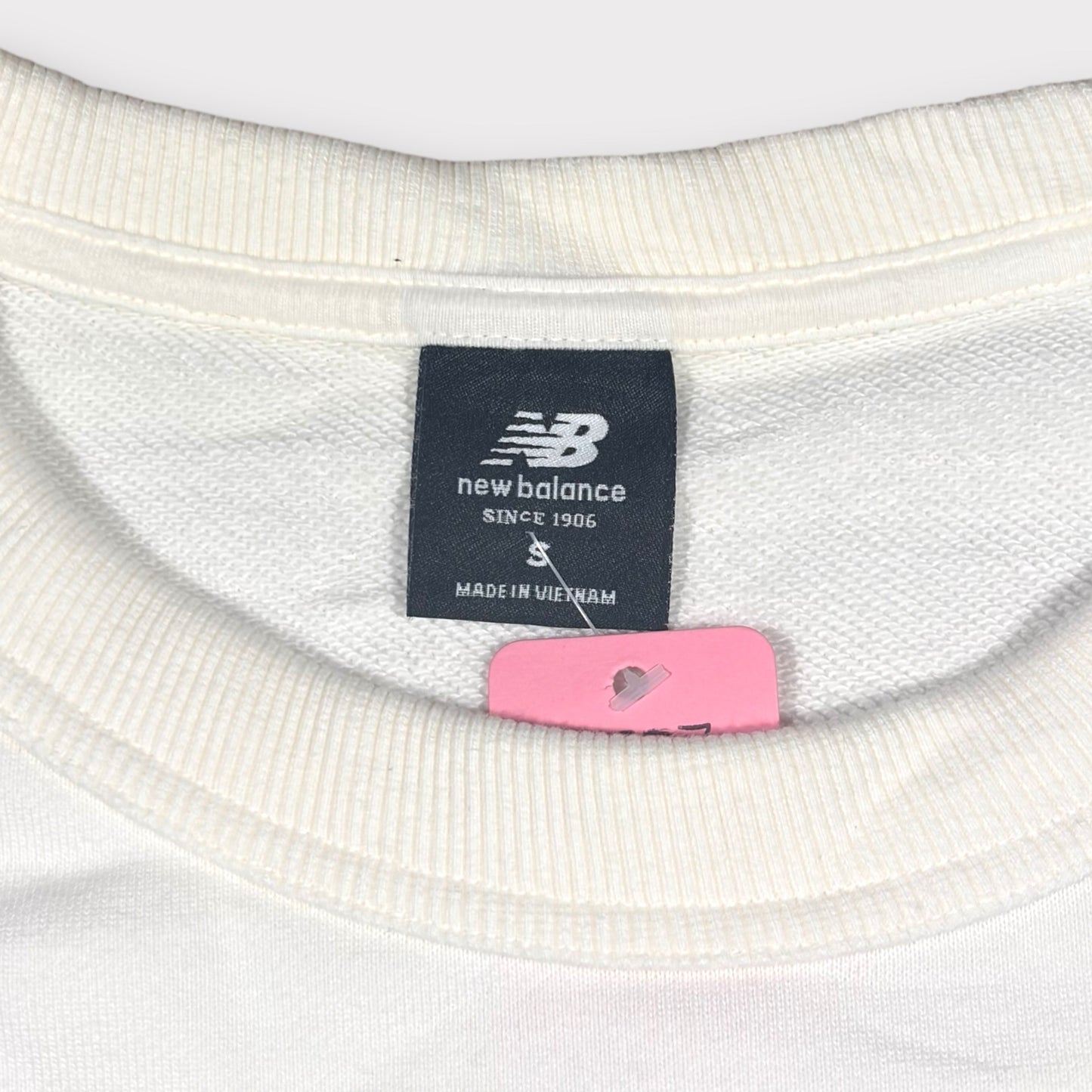 NEW BALANCE EMBROIDERED SPELLOUT SWEATSHIRT (S)