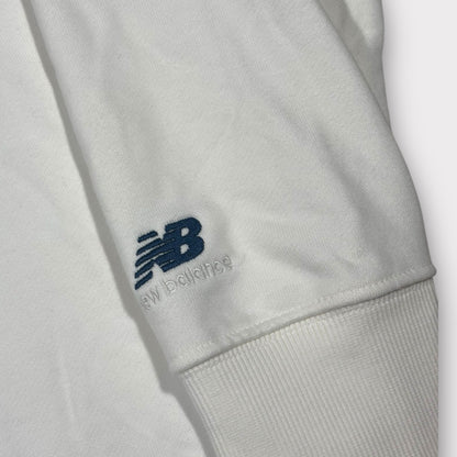 NEW BALANCE EMBROIDERED SPELLOUT SWEATSHIRT (S)