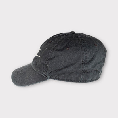 NIKE EMBROIDERED SPELLOUT CAP (ONE SIZE)