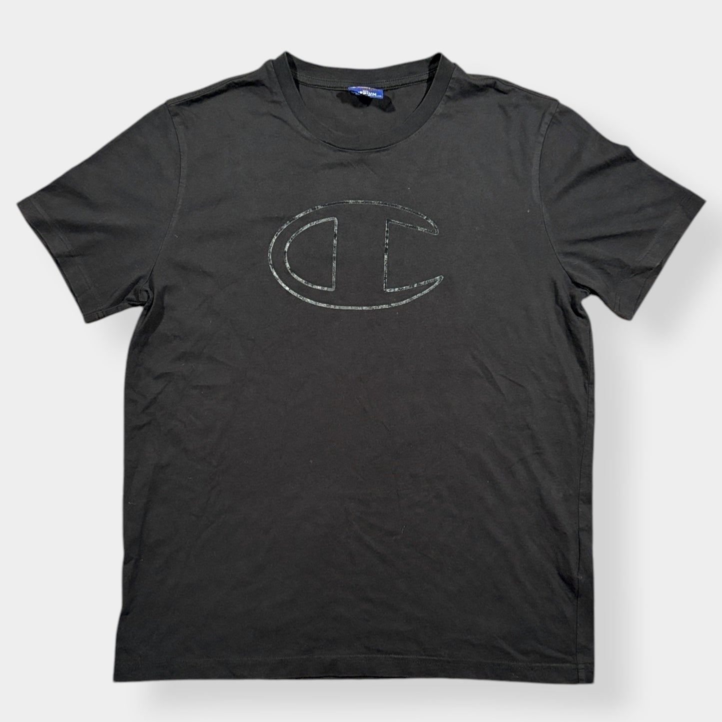 CHAMPION | BLACK SPELLOUT TEE (M)