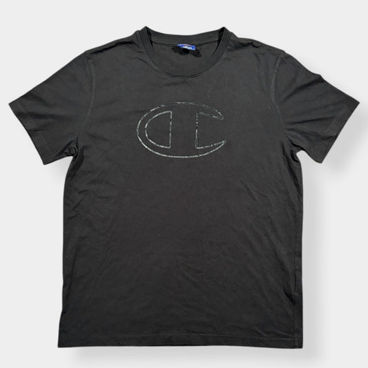 CHAMPION | BLACK SPELLOUT TEE (M)