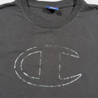 CHAMPION | BLACK SPELLOUT TEE (M)
