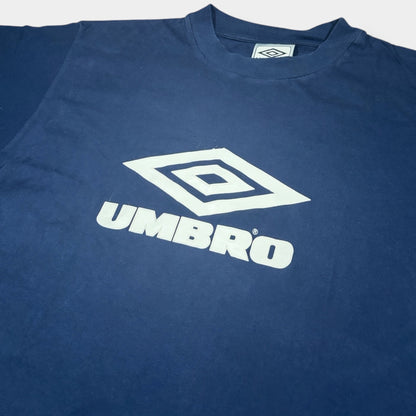 UMBRO | 1990s VINTAGE SPELLOUT TEE (XXL)