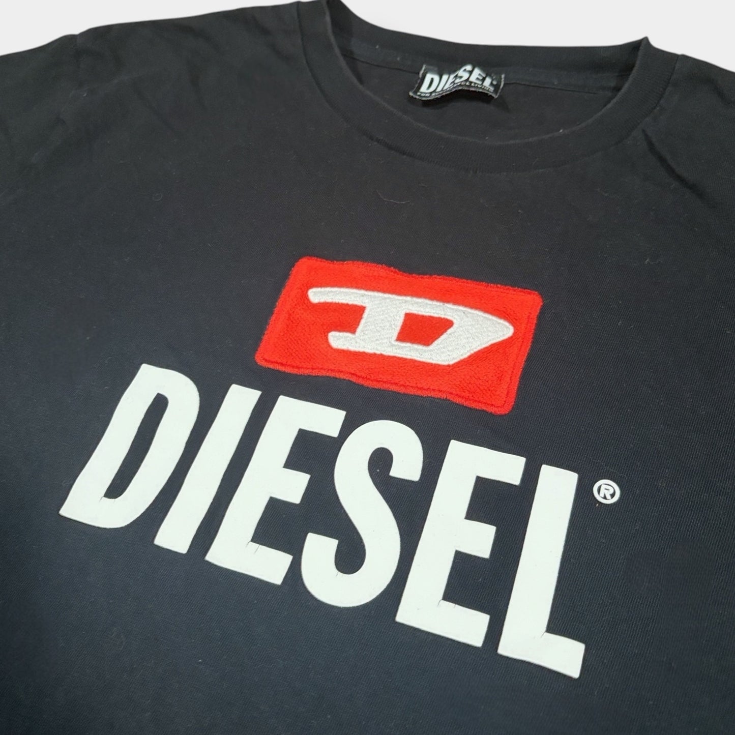 DIESEL | BLACK EMBROIDERED SPELLOUT TEE (L)